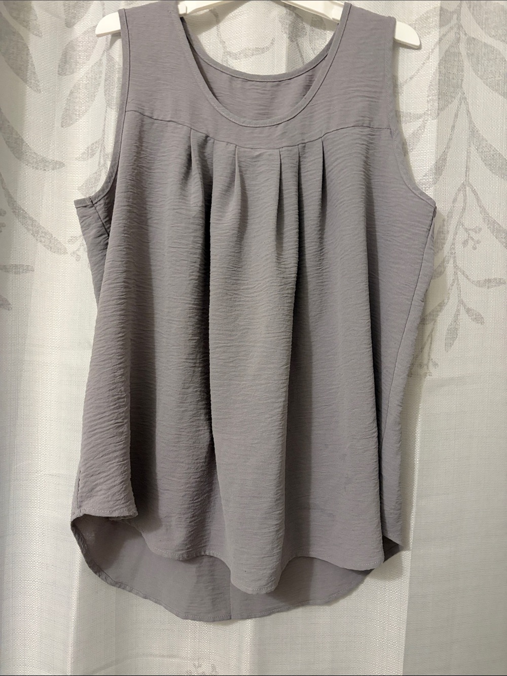 Amazon Sleeveless Pleated Women’s Top - Gray